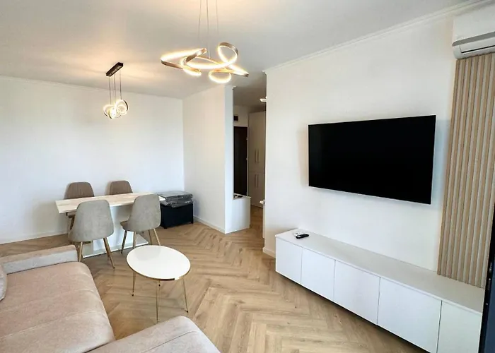 Lake View Luxury Apartament